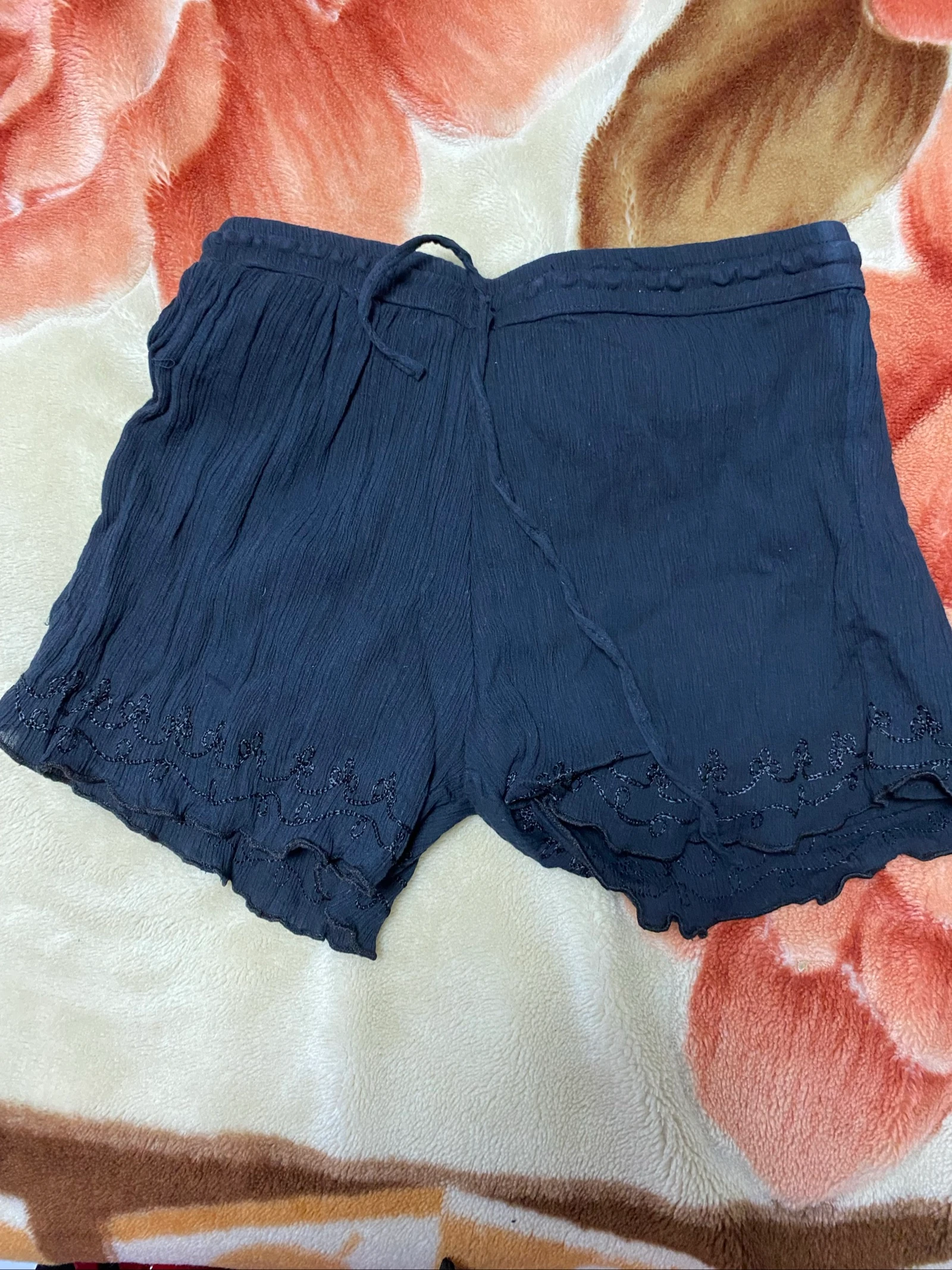Zwarte Flodderige Shorts met Borduurwerk – Boho / Zomerstijl – Maat S – photo 3